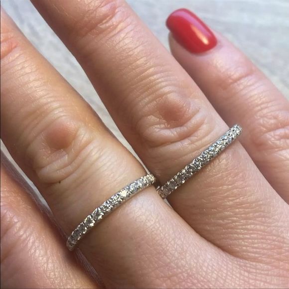 Round brilliant eternity wedding band - Picture 8 of 10